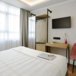 The Artist Athens - 41