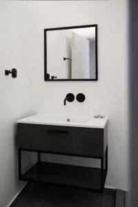 The Artist Athens - 207