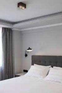 The Artist Athens - 202