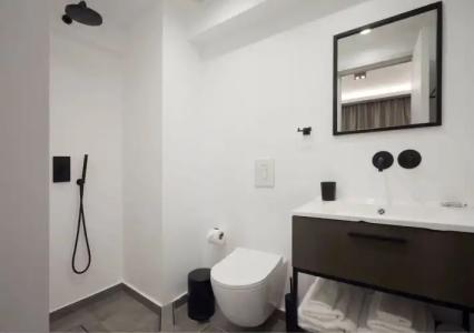 The Artist Athens - 172