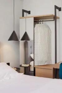 The Artist Athens - 64