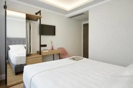 The Artist Athens - 148