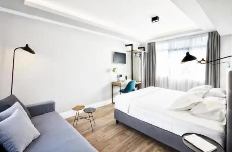 The Artist Athens - 162