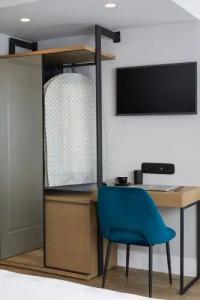 The Artist Athens - 188