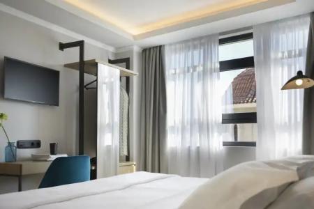 The Artist Athens - 19