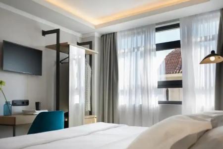 The Artist Athens - 160