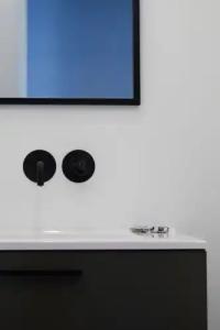 The Artist Athens - 193