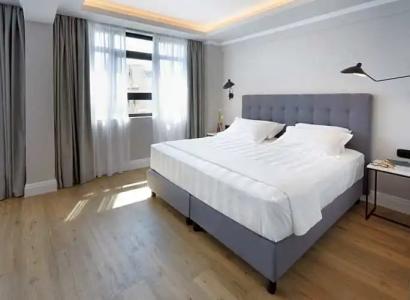 The Artist Athens - 226