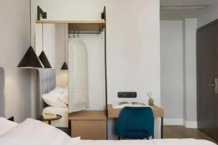 The Artist Athens - 129