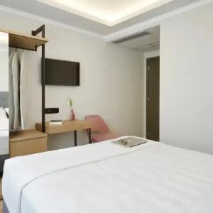 The Artist Athens - 40