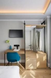 The Artist Athens - 239