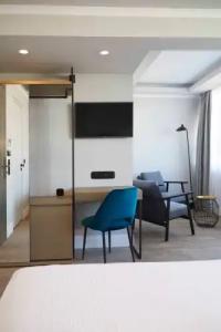 The Artist Athens - 203