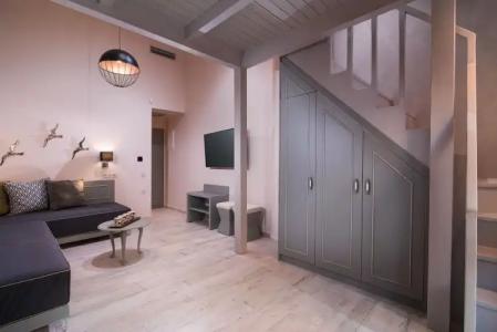 Neikos Mediterraneo Luxury Suites - 41