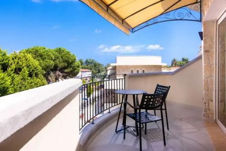 Neikos Mediterraneo Luxury Suites - 64