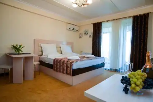 Aparton Klinichna st. (1st entrance) - 24