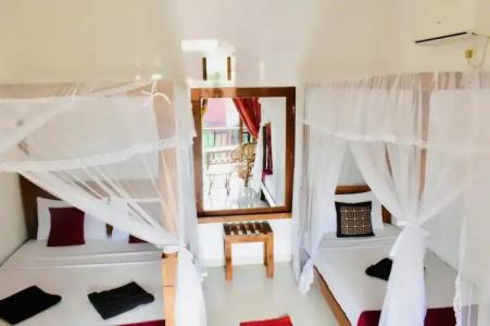 Green Hut & Restaurant. - 48