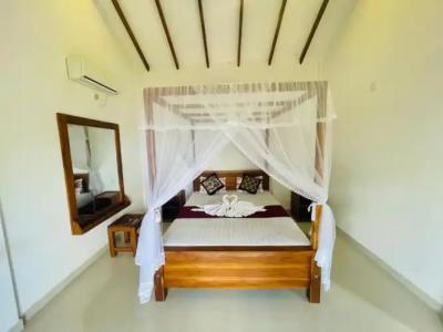 Green Hut & Restaurant. - 54