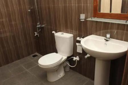 Green Hut & Restaurant. - 35