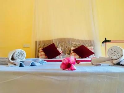 Green Hut & Restaurant. - 11