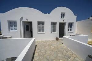 Ianthe  & Villa, Ия