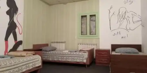 Hostel -NN - 22