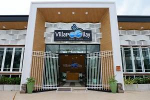 Villa Pool Lay