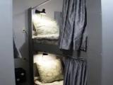 Спальное место на двухъярусной кровати в общем номере для женщин