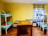 Спальное место на двухъярусной кровати в общем номере для мужчин 