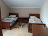 Двухместный номер с 2 отдельными кроватями и общей ванной комнатой