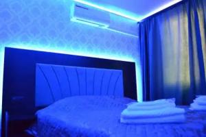 Neon Hotel, Москва
