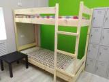 Кровать в общем номере для мужчин и женщин с 10 кроватями