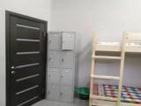 Кровать в общем 8-местном номере для мужчин и женщин