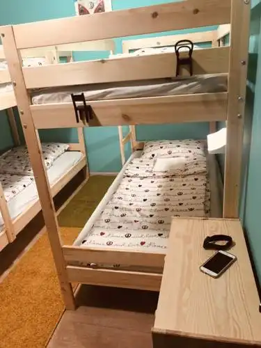 CASH/BACK HOSTEL - 18