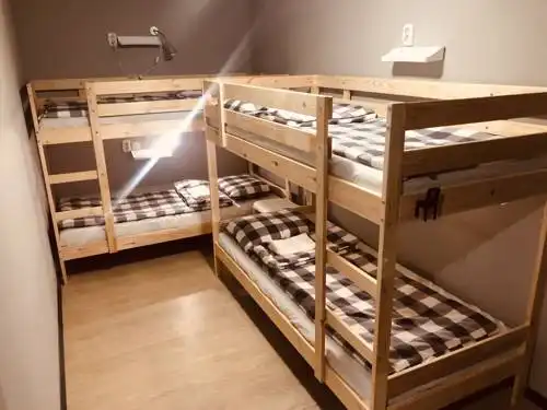 CASH/BACK HOSTEL - 20