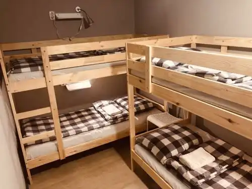 CASH/BACK HOSTEL - 21