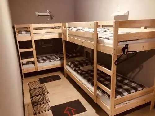 CASH/BACK HOSTEL - 23