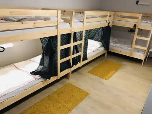 CASH/BACK HOSTEL - 30
