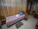 Односпальная кровать в общем номере