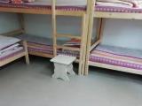 Спальное место на двухъярусной кровати в общем номере для мужчин 