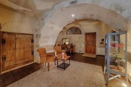 Taru Cave Suites - 1