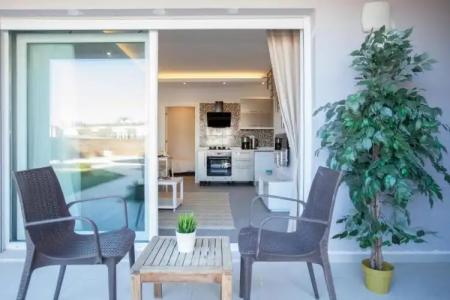 Truemars & Suites - 144