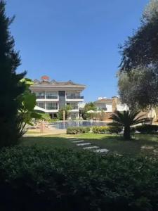 Truemars & Suites - 85