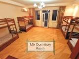 Кровать в общем 8-местном номере для мужчин и женщин