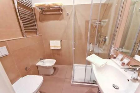 7th Floor Suite - 22