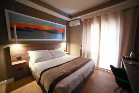 7th Floor Suite - 47