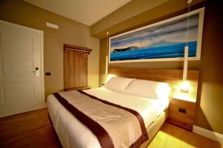 7th Floor Suite - 49