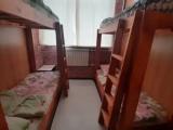 Общий номер для мужчин и женщин с 8 кроватями