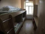 Спальное место на двухъярусной кровати в общем номере для мужчин и женщин