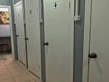 Спальное место на двухъярусной кровати в общем номере для мужчин 