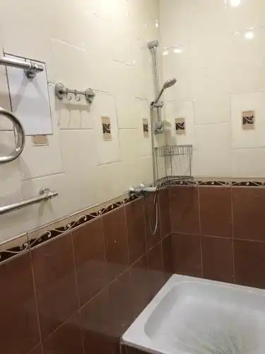 Белых Акаций 1Б - 33